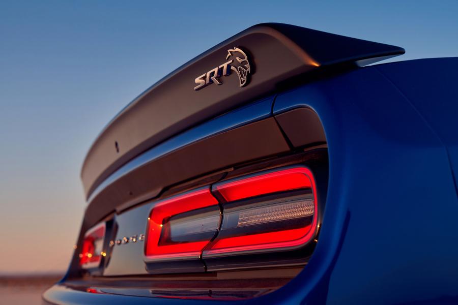 Детали экстерьера Dodge Challenger SRT Hellcat Widebody (LC) 2018 года  (фото 6 из 24)